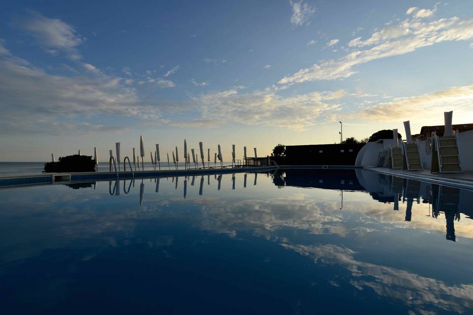 La piscina al tramonto