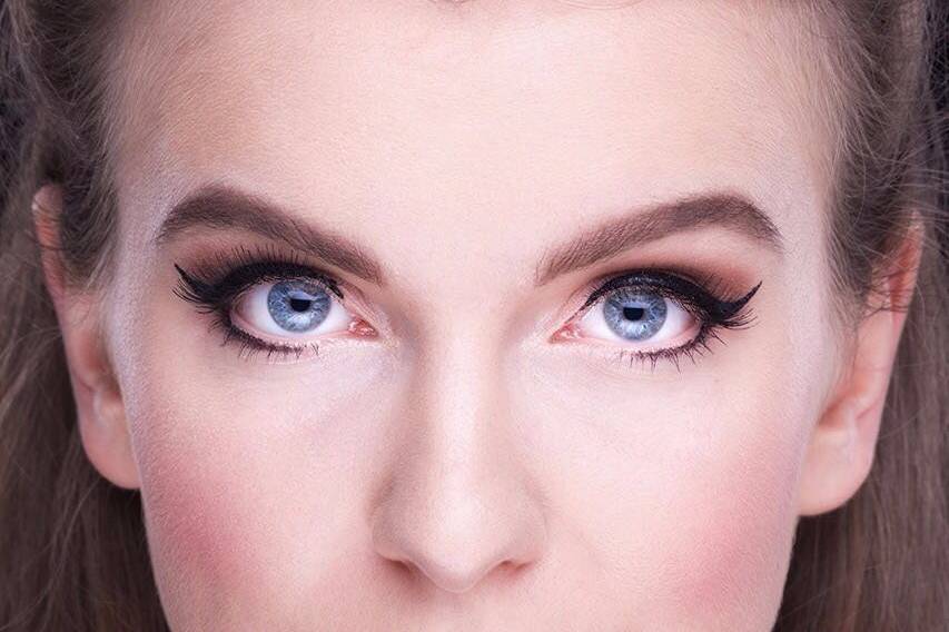 Makeup artist