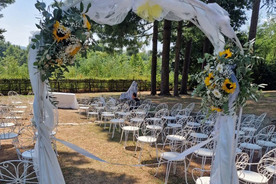 Allestimento arco ceremonia