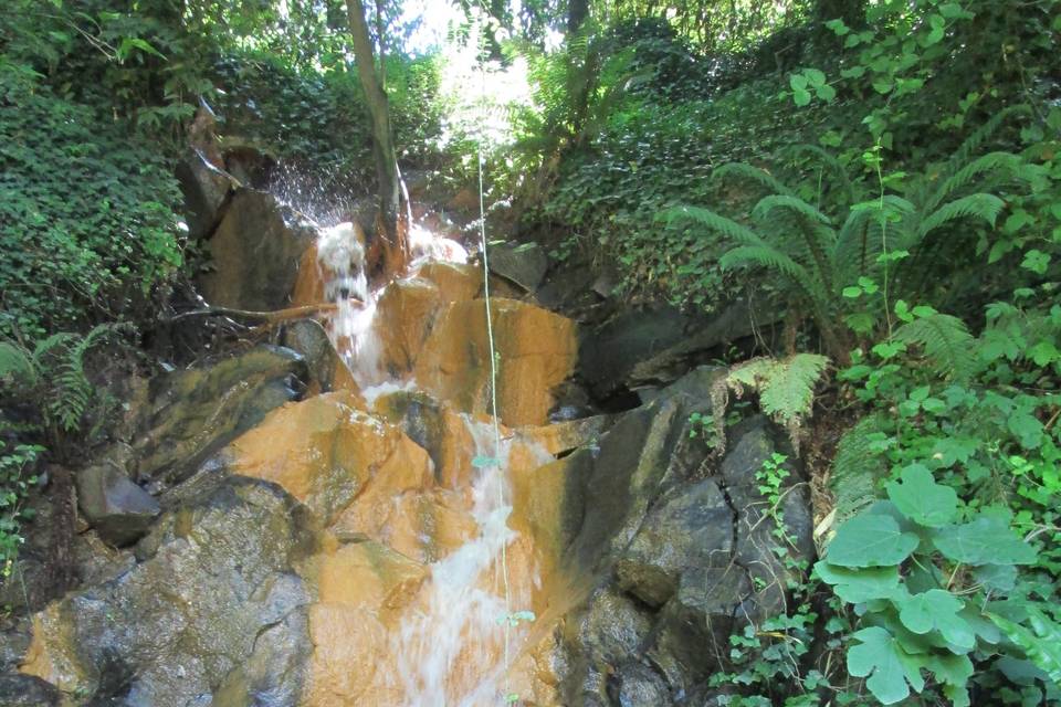 La cascata naturale della vill