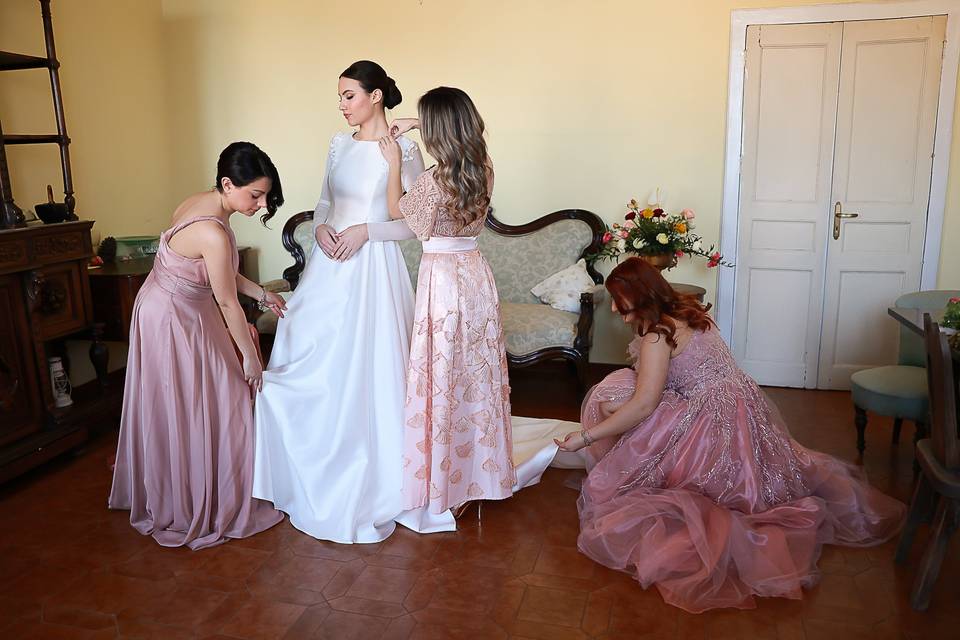 Bride and her bridesmaids