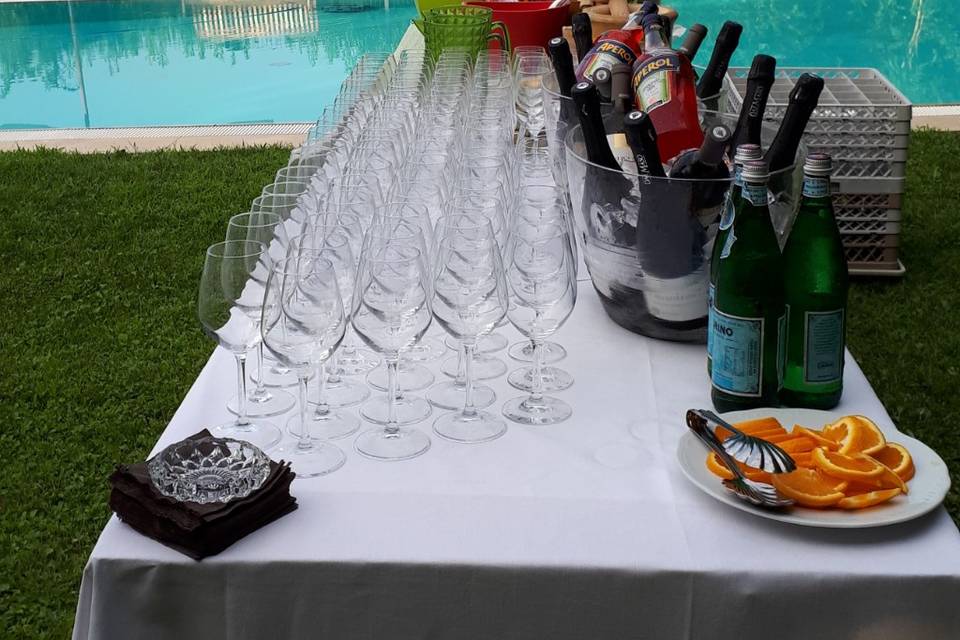 Aperitivo in piscina