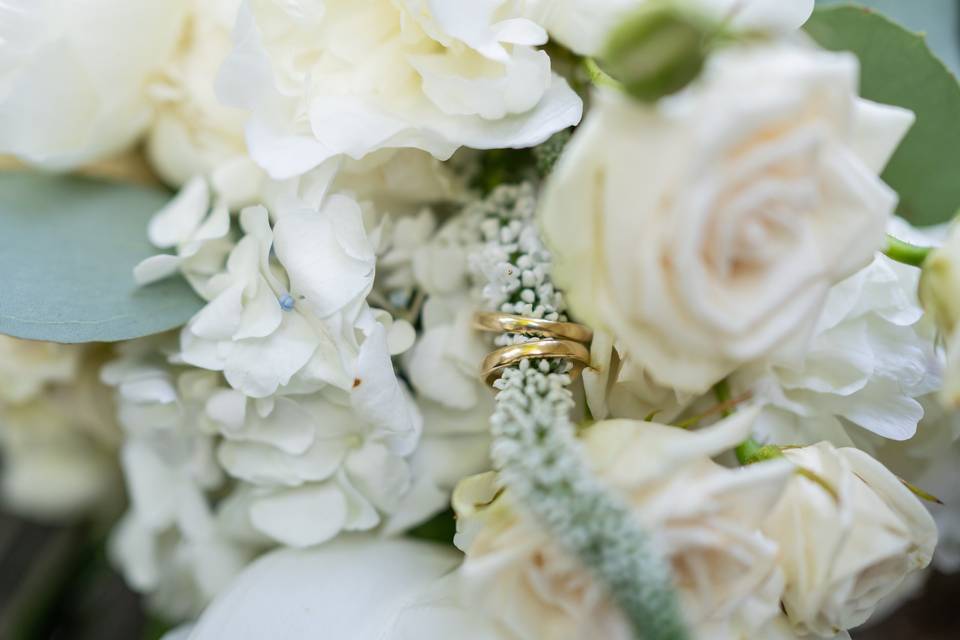 Dettagli fedi e bouquet
