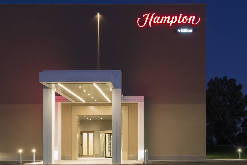 Hotel hampton by hilton