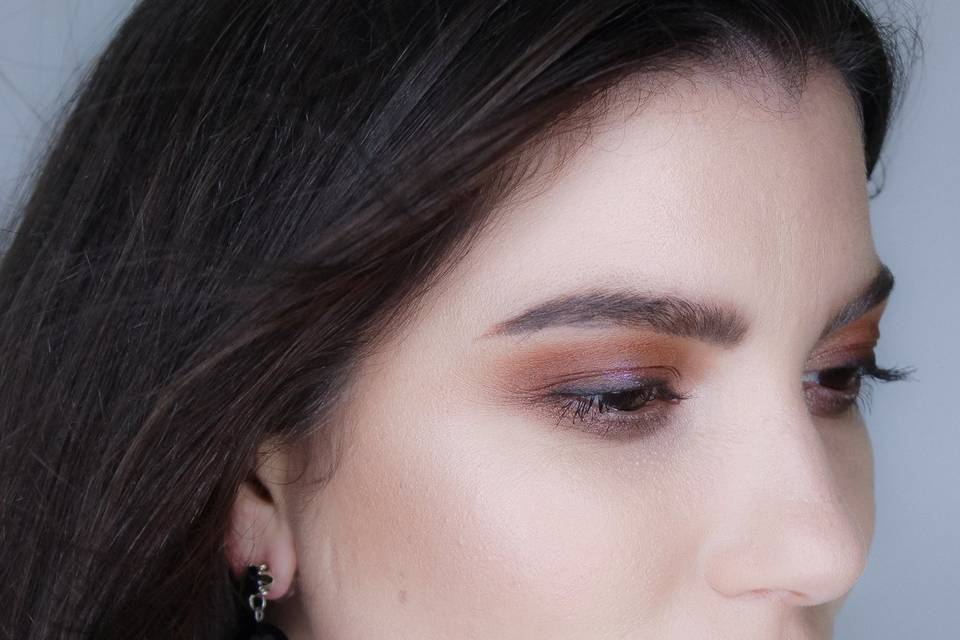 Trucco Nude con  labbra rossa