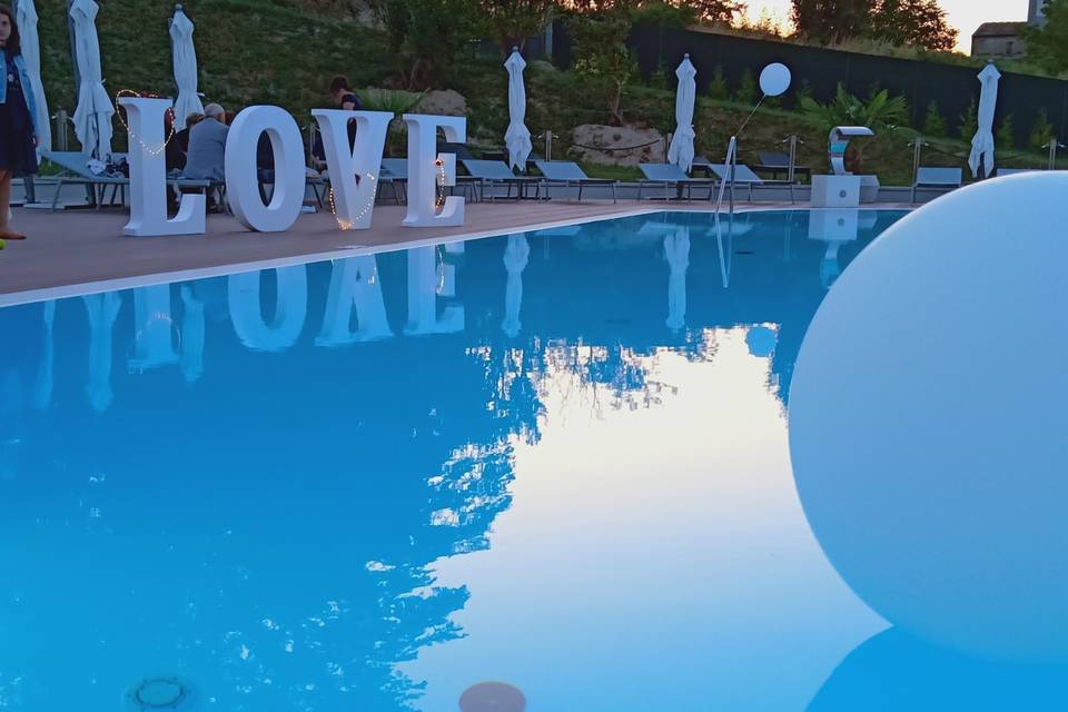 Matrimonio in piscina