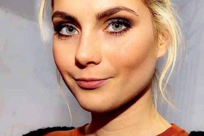 Modella