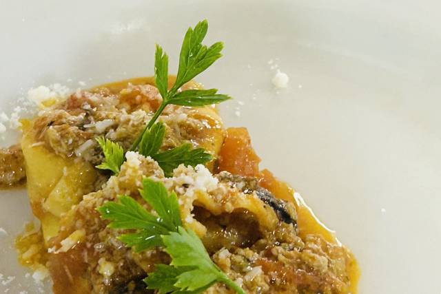 Raviolo ripieno di cernia e me