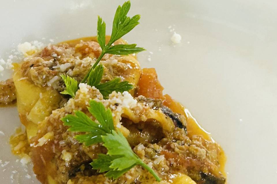 Raviolo ripieno di cernia e me