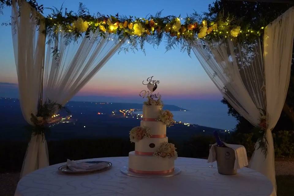 Taglio torta al tramonto