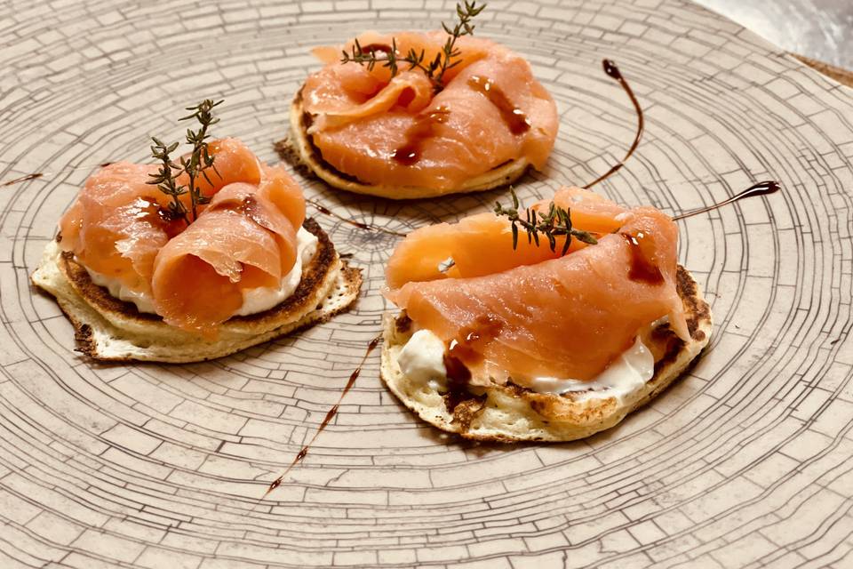 Blinis al salmone