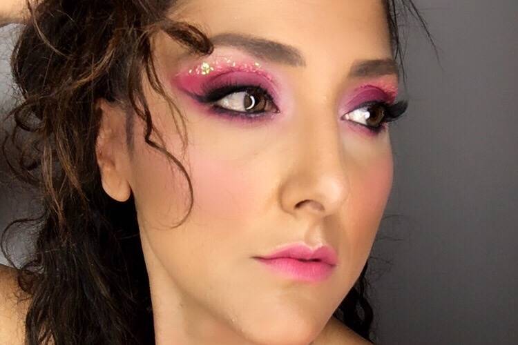 Shooting pink make up