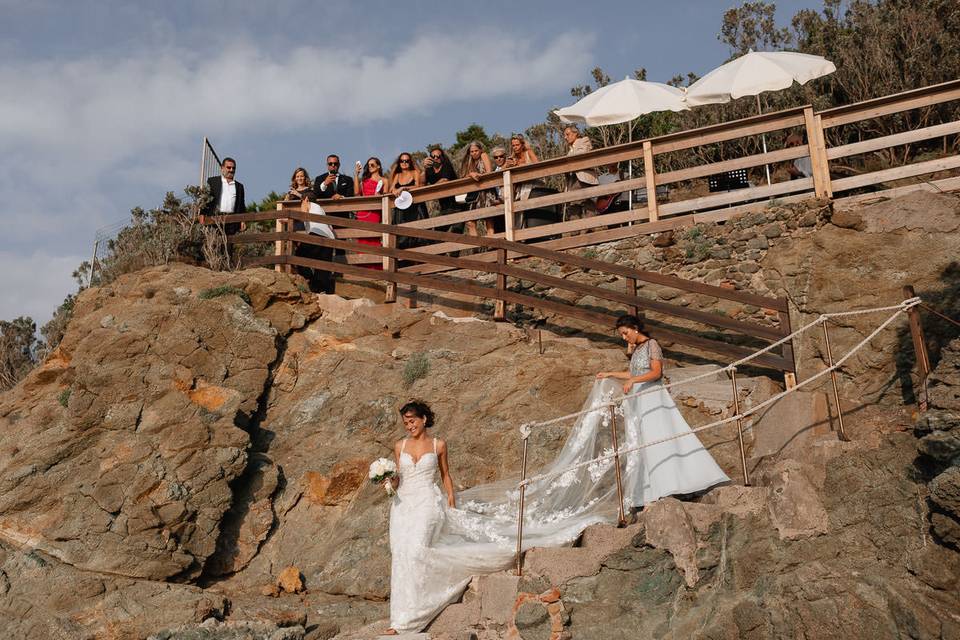 La sposa che scende le scale