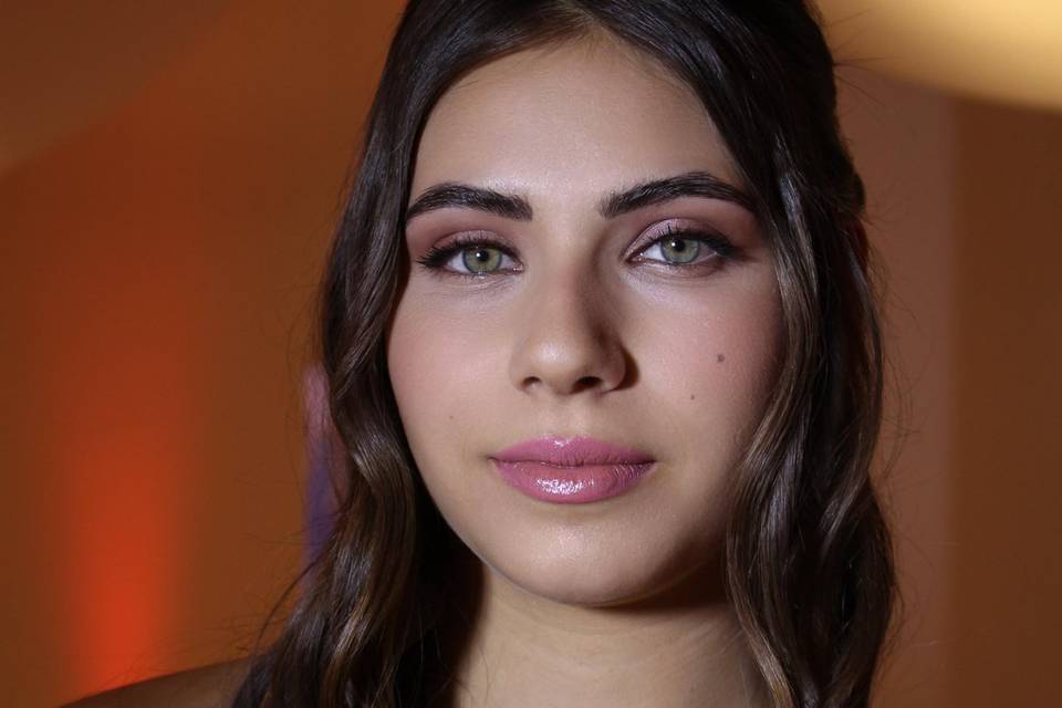 Soft bride Makeup