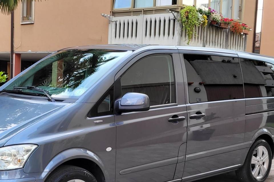 Pulmino Mercedes 8 posti liber