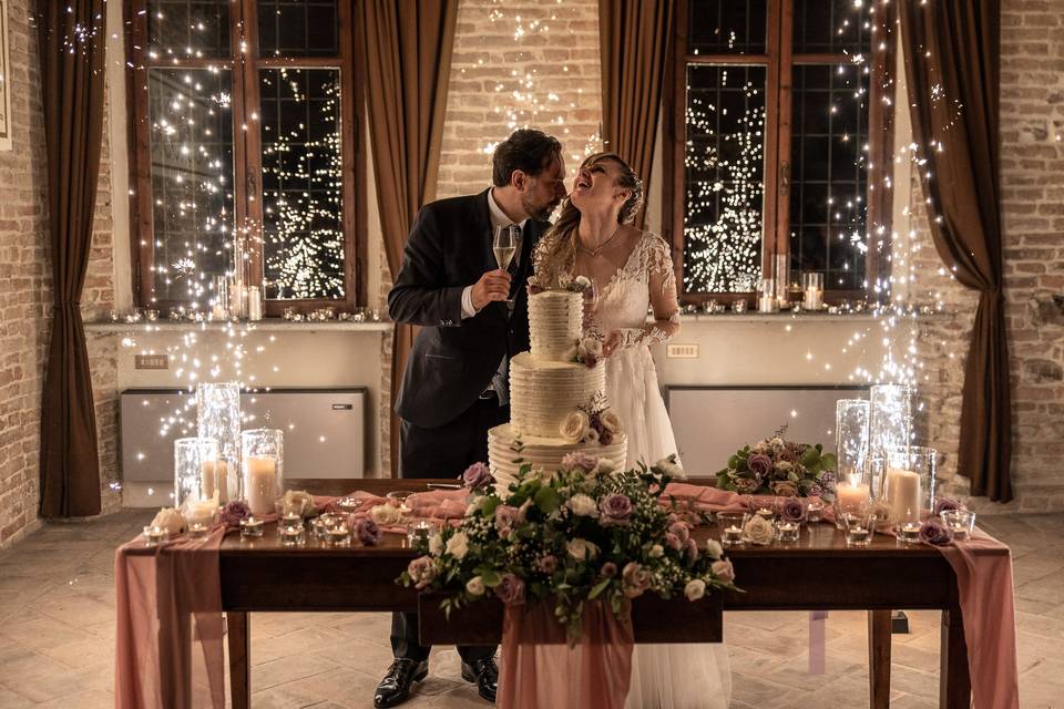 Taglio torta luminoso