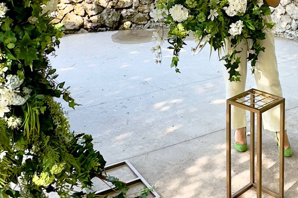 Allestimento arco con hortensi