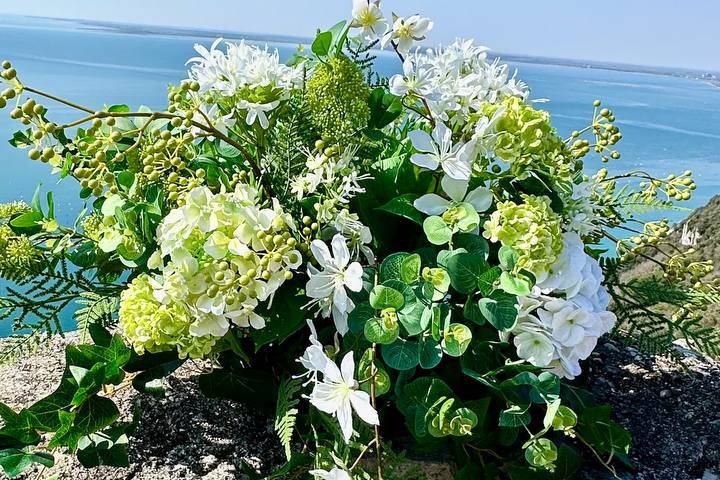 Hortensie su supporti dorati