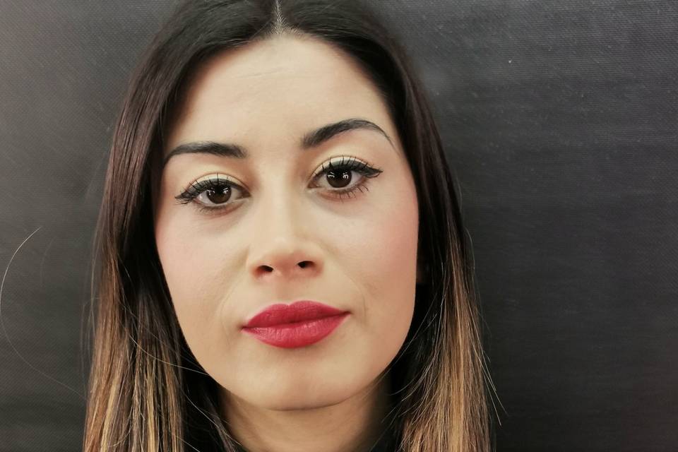 Soft red lips and eyeliner
