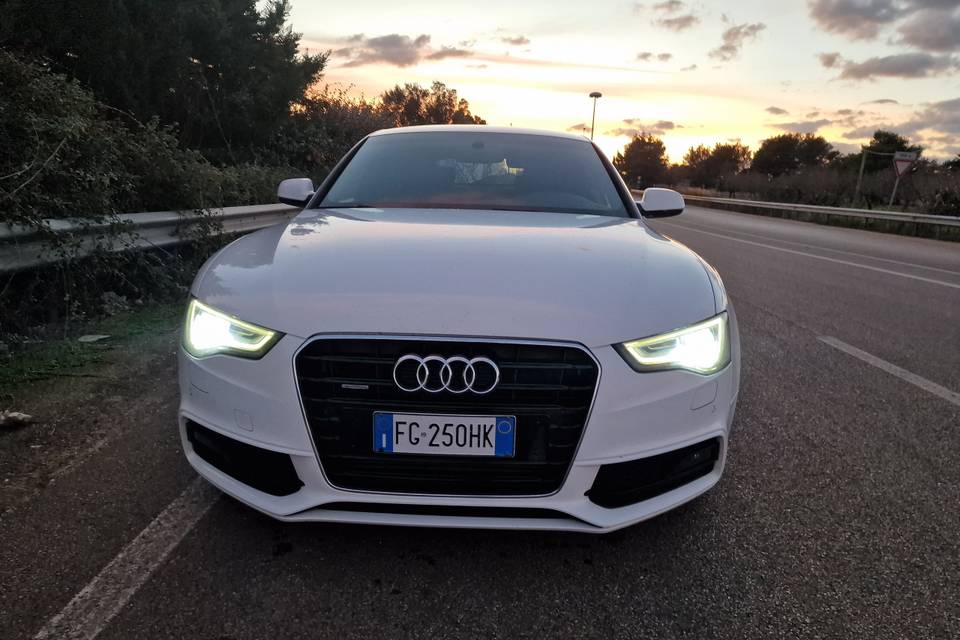 Audi a5 al tramonto