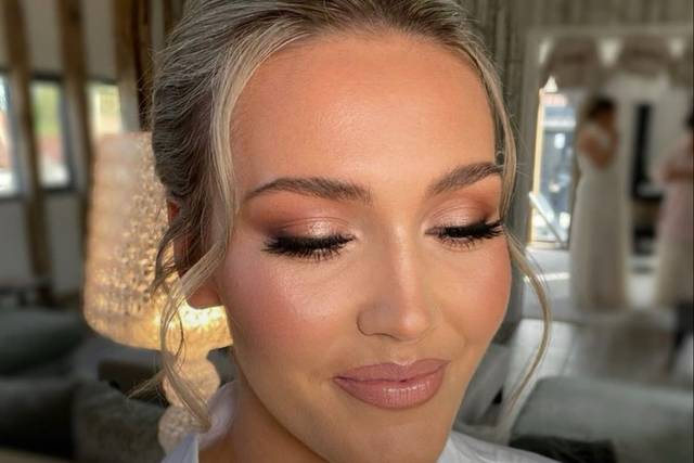 Alyona Hairstylist & Make-up Artist