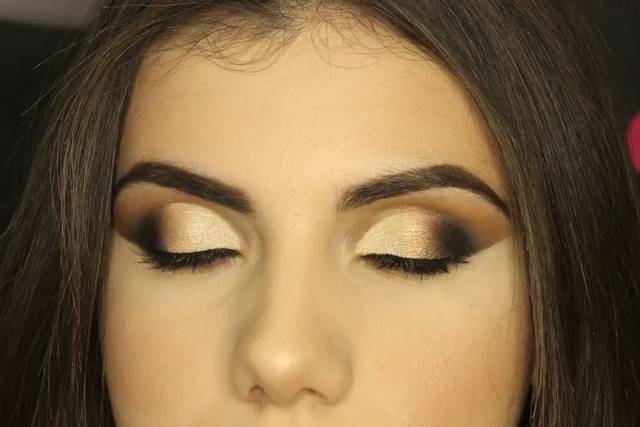 Cut crease