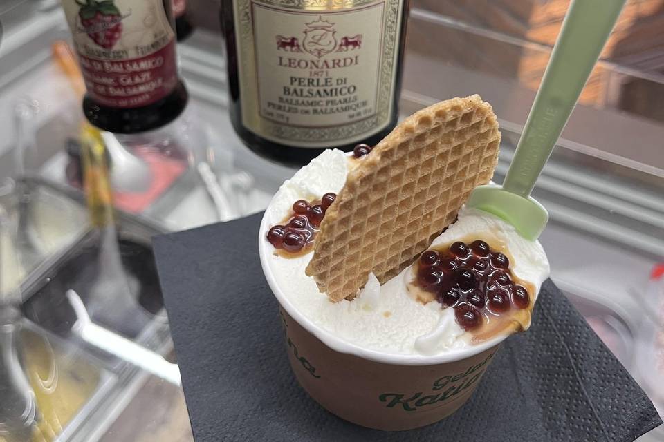 Gelato con perle al balsamico