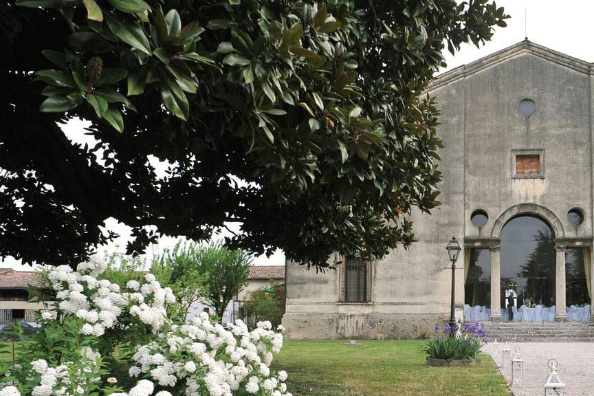 Facciata e giardino
