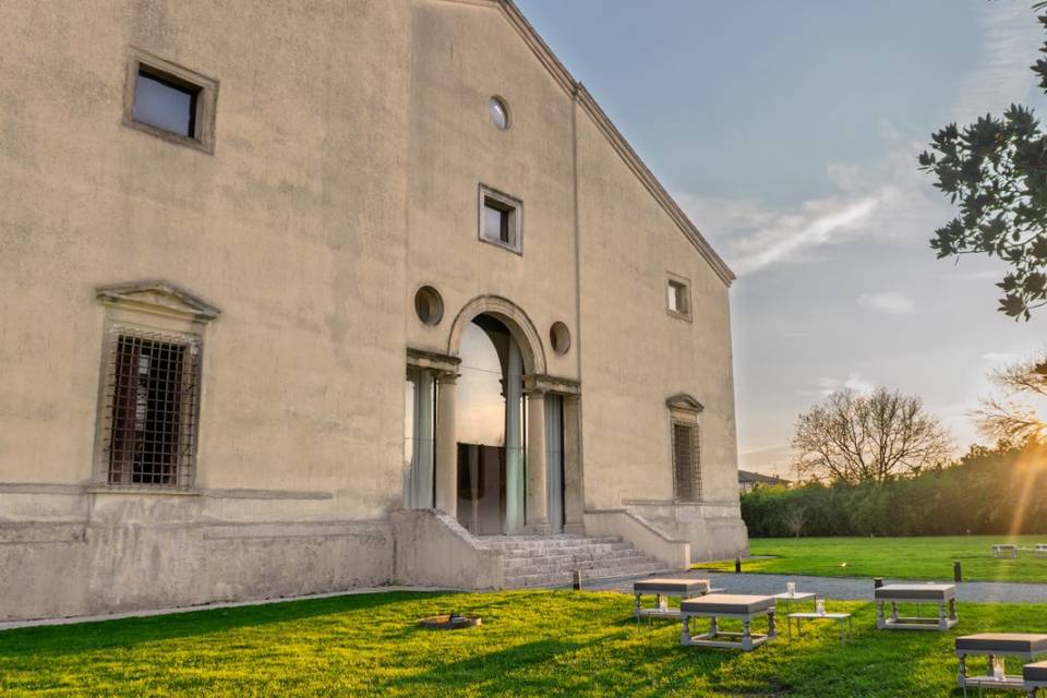 Facciata e giardino