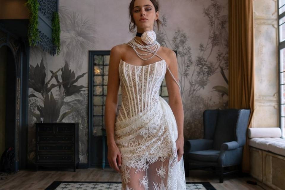 Corsetto in pizzo sposa dovita