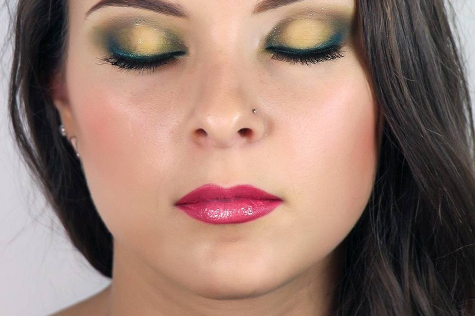 Green smokey eyes