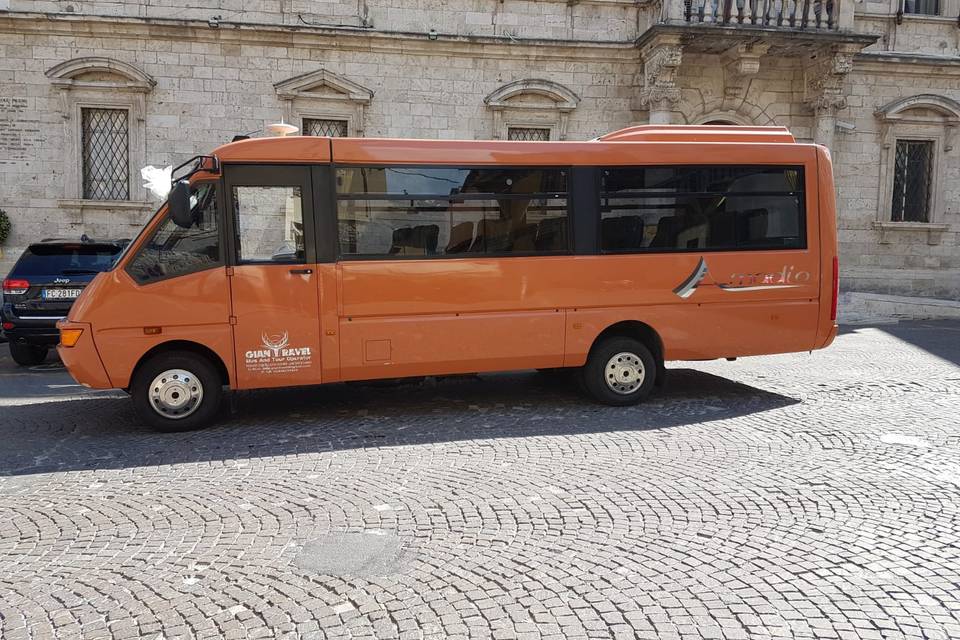 Minibus 24 pax