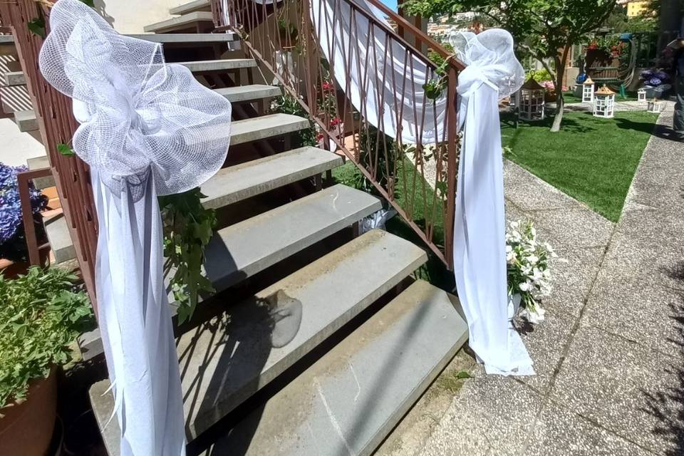 Allestimento scala sposa