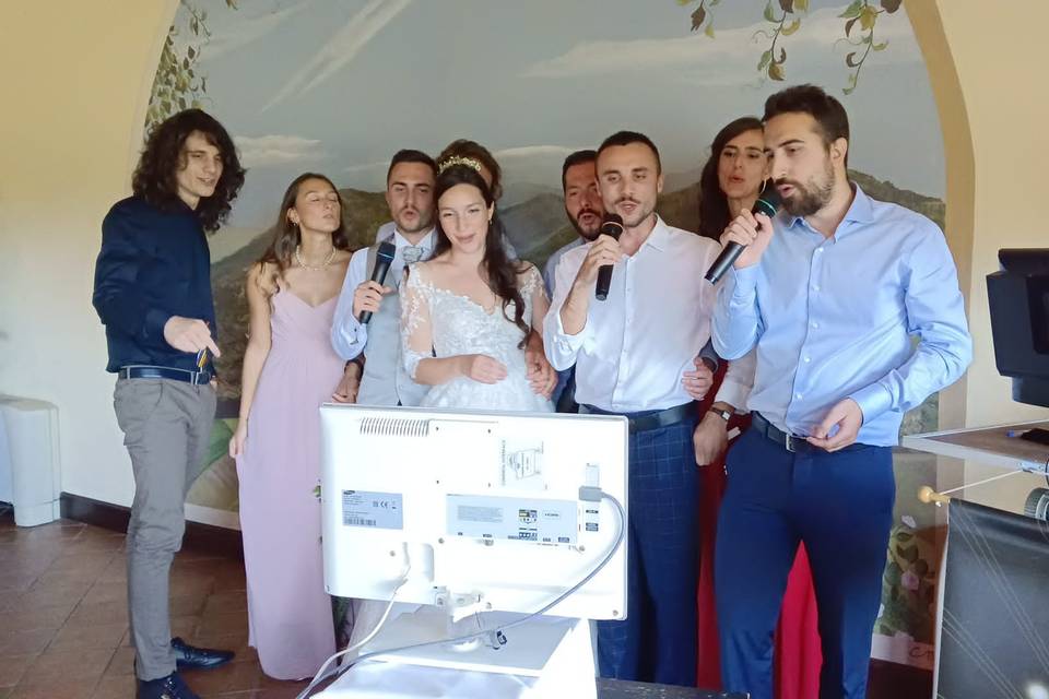 Karaoke con gli sposi