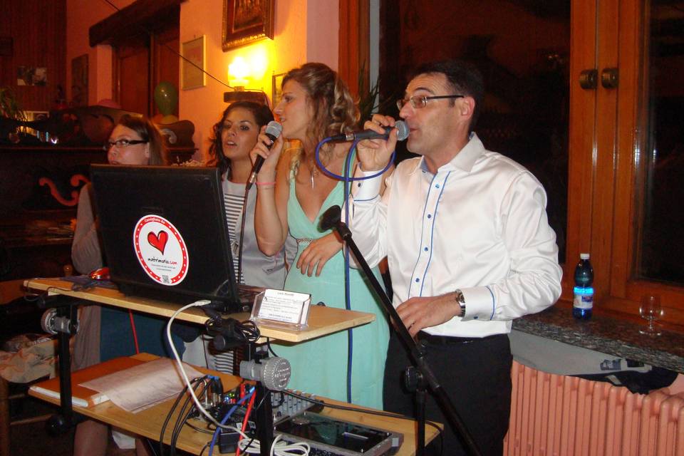 Karaoke durante la serata