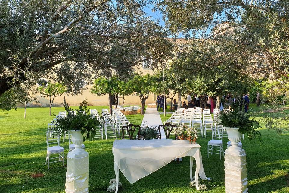 Matrimonio civile in giardino