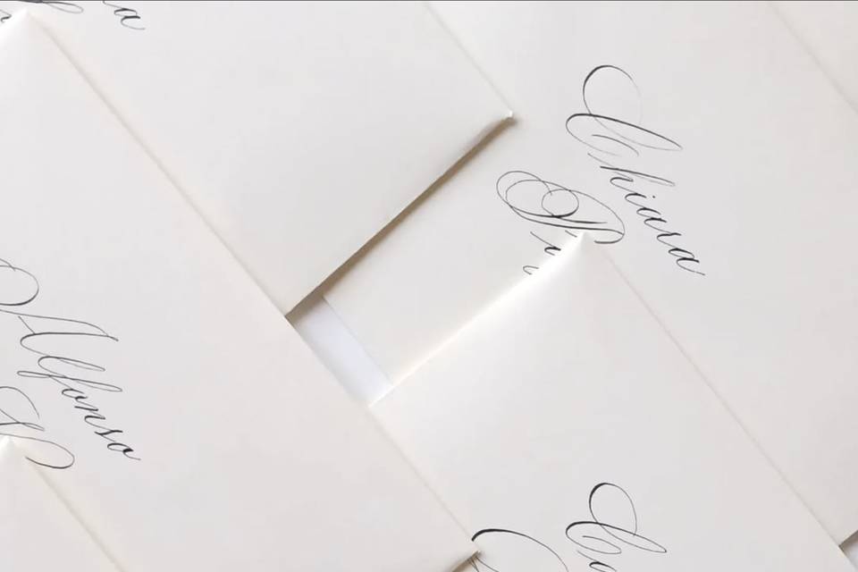 Buste con nomi calligrafati