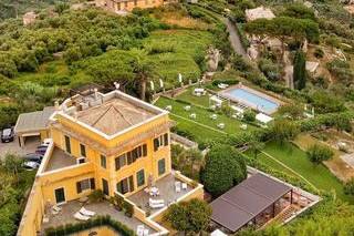 Location: Villa Riviera