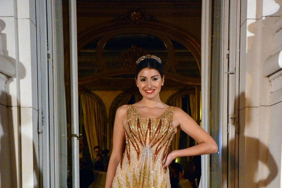 Abito in tulle ricamato