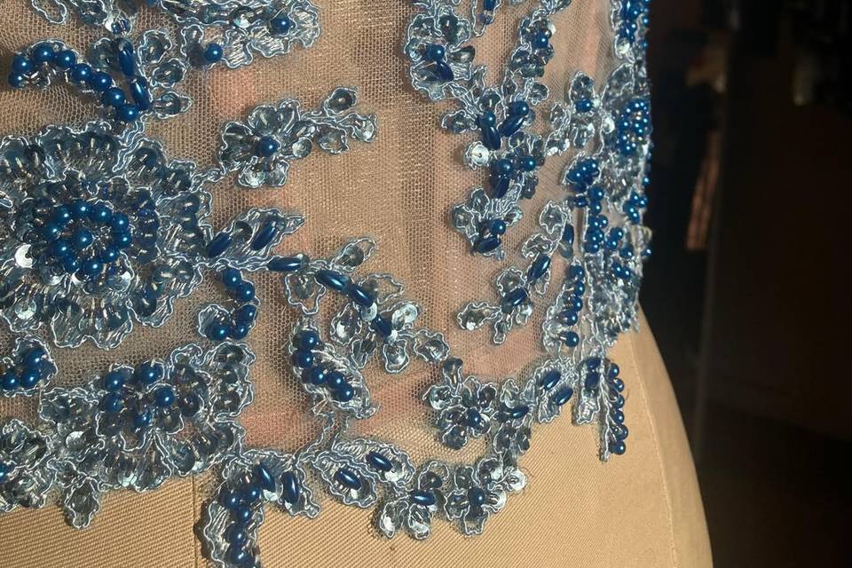 Dettagli ricamo bustier