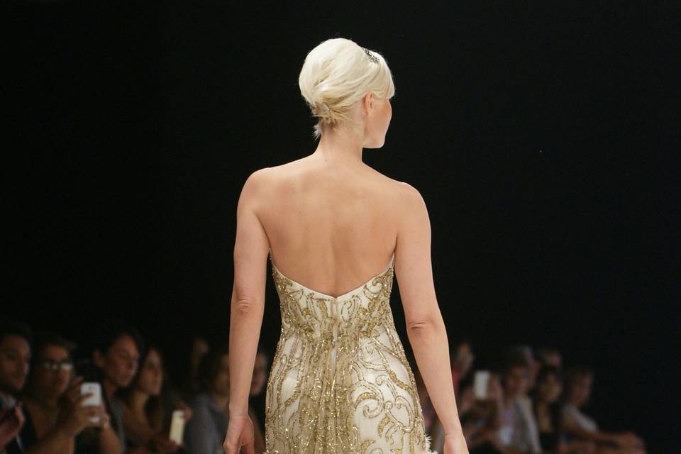 Abito in tulle ricamato +piume