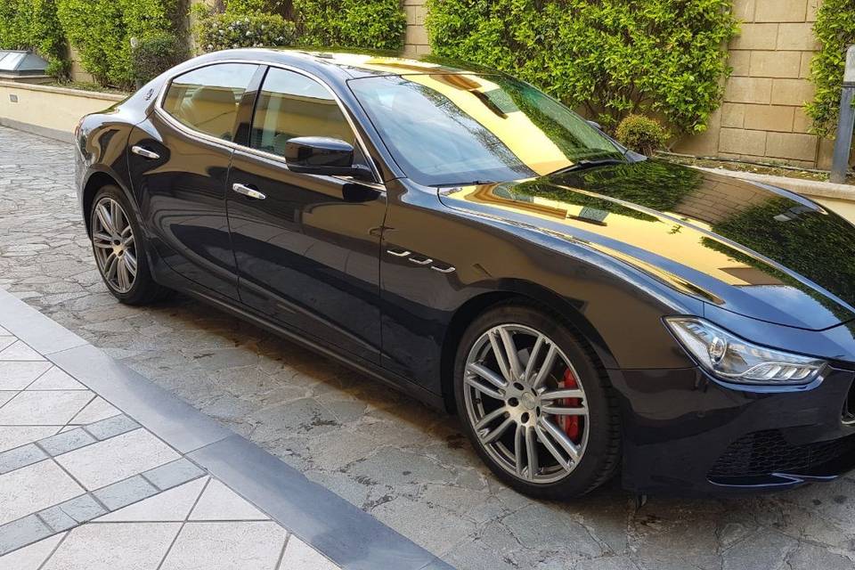 Maserati ghibli nera