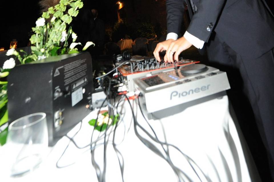 Dj per matrimonio alla console