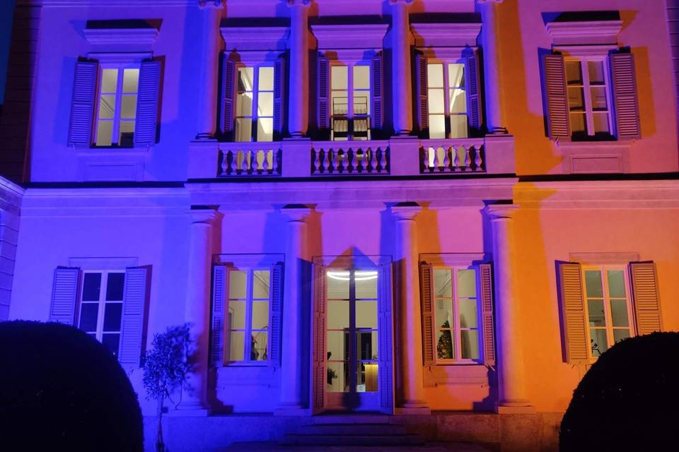 Illuminazione facciata villa