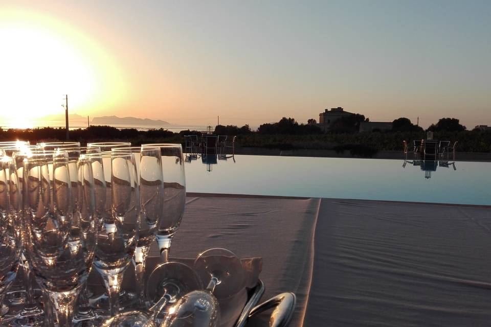 Aperitivo in piscina