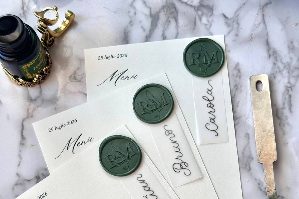 Menù-segnaposti in calligrafia