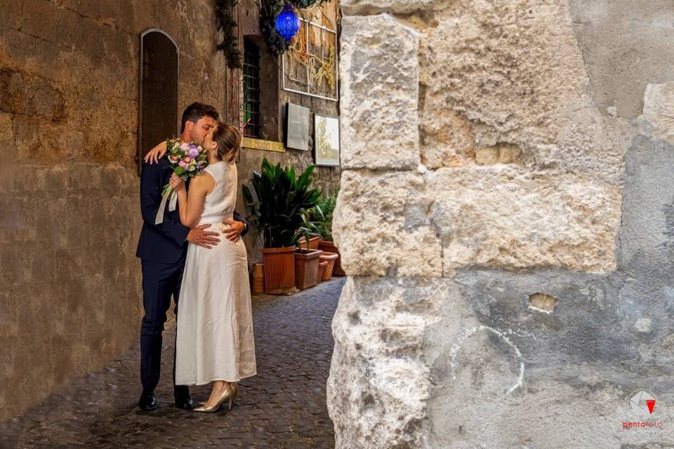 Un bacio dietro l’angolo