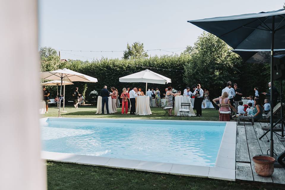 Aperitivo in piscina