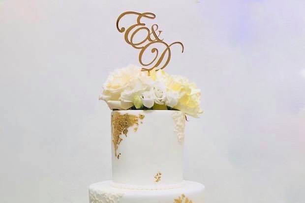 Wedding cake roses