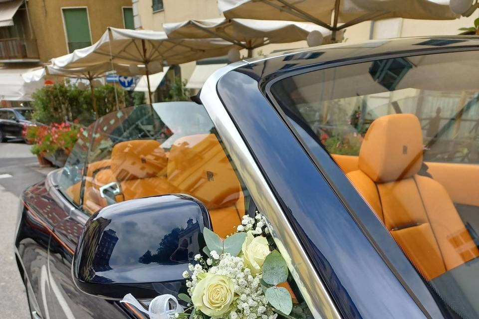 Bouquet, specchietto auto